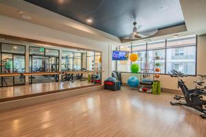 Fitness centrum a/nebo fitness zařízení v ubytování Peaceful 1BR Kierland Common, TPC Golf, Pool, Gym, W-D