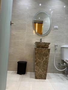 A bathroom at Blue Scarab Pyramids View