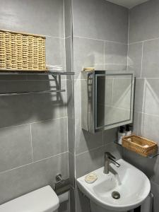 Koupelna v ubytování Cozy studio unit