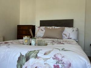 Ένα ή περισσότερα κρεβάτια σε δωμάτιο στο Comfortable room