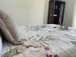 Ένα ή περισσότερα κρεβάτια σε δωμάτιο στο Comfortable room