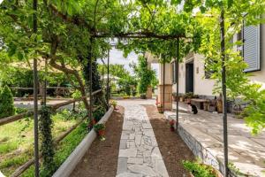 A garden outside Etna, salvia e rosmarino