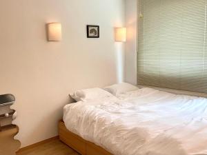 Postel nebo postele na pokoji v ubytování Hapjeong Mangwon Two Room