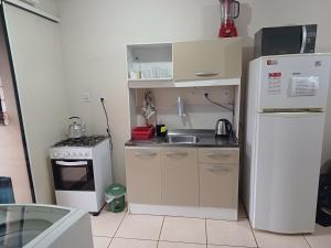 Dapur atau dapur kecil di Apart próximo a Unimed, Catedral e HSA de 2 quartos com AR, mini-Academia e garagem no Centro-sul