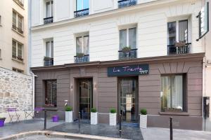 巴黎的住宿－特倫特酒店，一座带有读取陷阱标志的建筑