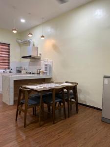 Η κουζίνα ή μικρή κουζίνα στο Mslim only Homestay Aleena Gua Musang