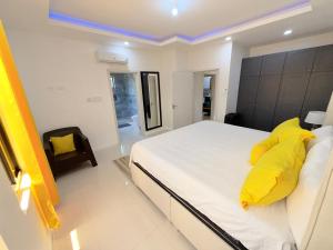 Uma cama ou camas num quarto em Roses Cove, Serene & tranquil, a slice of peace