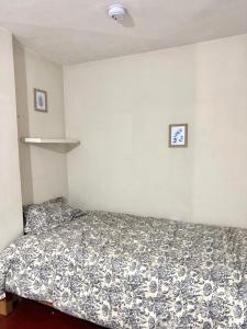 a small bedroom with a bed in a room at Florencia Lodgement in Lima