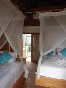 Bintang Tiga Bungalows Gili Air客房内的一张或多张床位