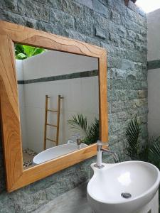 Bintang Tiga Bungalows Gili Air的一间浴室