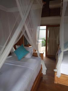 Bintang Tiga Bungalows Gili Air客房内的一张或多张床位