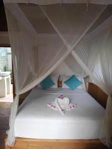 Bintang Tiga Bungalows Gili Air客房内的一张或多张床位