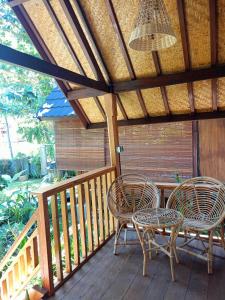 Bintang Tiga Bungalows Gili Air的阳台或露台
