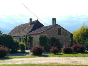 an old stone house with a roof at Charmante Maison de Campagne avec Jardin Clôturé, Cheminée et Wi-Fi Proche de la Dordogne - FR-1-616-150 in Saint-Capraise-de-Lalinde