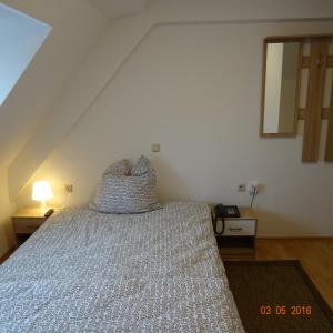 Ein Bett oder Betten in einem Zimmer der Unterkunft Hotel Einstein