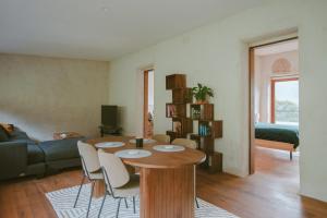 Imagen de la galería de French Farmhouse, en Wandiligong 29 fotos más
