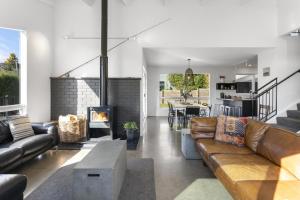 Posezení v ubytování Bayview Lake Taupo