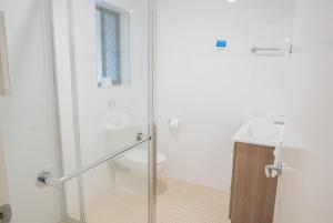 Koupelna v ubytování Amity Escape - Sleeps 12 + 24 fotografií