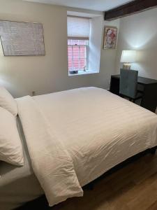 Ένα ή περισσότερα κρεβάτια σε δωμάτιο στο Lovely single room 5 minutes walk from ocean