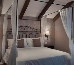 Postel nebo postele na pokoji v ubytování Resort de Luxo em Gramado + 40 fotografií