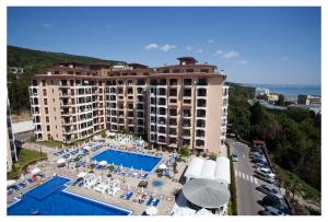 a large hotel with a swimming pool and a building at Europroperties Bendita Mare Apartments in Golden Sands