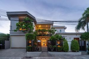 Budova, kde se vila nachází