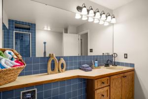 Foto de la galería de Paddle & Pine - Lake Views & Private Dock Access en Bigfork