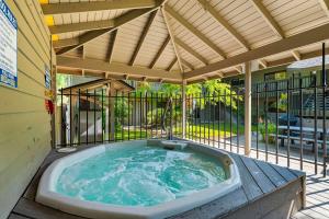 Foto de la galería de Paddle & Pine - Lake Views & Private Dock Access en Bigfork