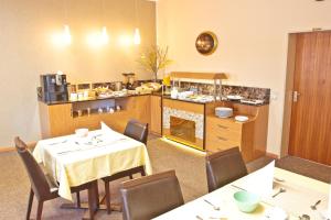 Kuchyň nebo kuchyňský kout v ubytování Hotel Ganita Weil am Rhein