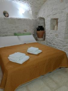 A bed or beds in a room at Trullo Gio