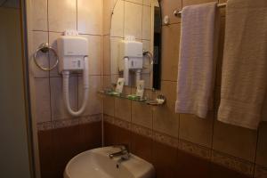 Koupelna v ubytování Sofia Family Hotel