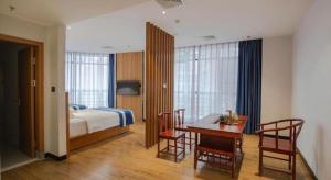 Postel nebo postele na pokoji v ubytování Borrman Hotel Shaoguan Nanxiong Rt-Mart
