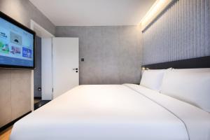Ένα ή περισσότερα κρεβάτια σε δωμάτιο στο Atour Light Hotel Beijing Zhongguancun Renmin University