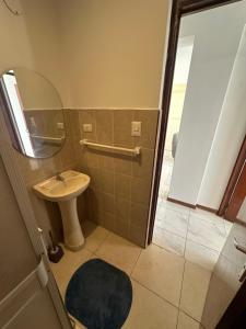 a bathroom with a sink and a mirror at Departamento con Vista al Mar 1er Fila in Pimentel