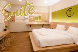 Postel nebo postele na pokoji v ubytování The Zenith Residence Hotel
