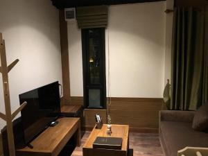 Et tv og/eller underholdning på Lana Hotel