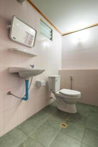 Ένα μπάνιο στο OYO 75308 Pea Najan Home Resort