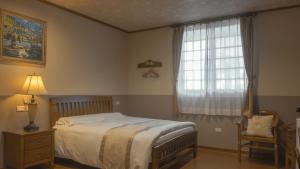 Postel nebo postele na pokoji v ubytování Champs Yazuh B&B