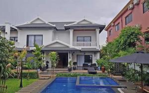 Πισίνα στο ή κοντά στο Krissna Villa Siem Reap