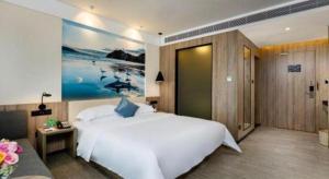 Un pat sau paturi într-o cameră la hailihotel