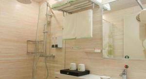 Ένα μπάνιο στο GreenTree Inn Beijing Xicheng District Daguanying Subway Station Shell +47 φωτογραφίες