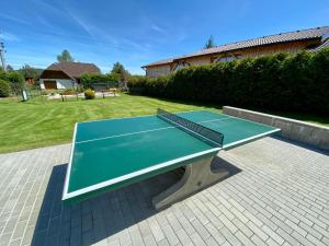 Tenis in/ali skvoš poleg nastanitve Wellness Apartmány Andrea oz. v okolici