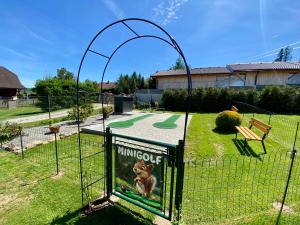 Vrt pred nastanitvijo Wellness Apartmány Andrea