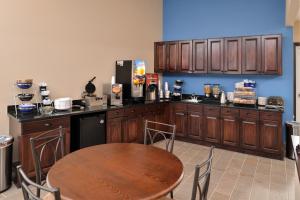 Americas Best Value Inn-Saint Clairsville/Wheeling tesisinde mutfak veya mini mutfak