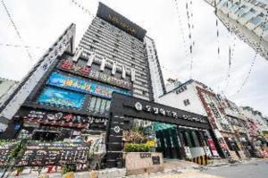 a store in front of a tall building at Hotel Head-One in Uijeongbu