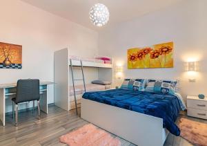 a bedroom with a bed and a desk and a deskablish at Rooms and Rooftop Terrace Olbia Center in Olbia