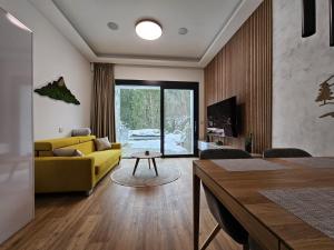 TV a/nebo společenská místnost v ubytování 1 CHALET SPA & WELLNESS - Jasná Center
