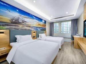 Postel nebo postele na pokoji v ubytování Sheng Lin Na Hotel Minzhi Branch