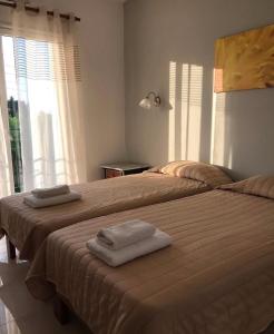 A bed or beds in a room at Banos Apartments and swimming pool