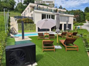 Hồ bơi trong/gần Villa de Roya